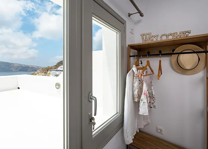 Amazing View With Jacuzzi Oia